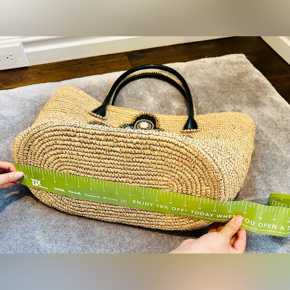 Straw Bag tote from Four Seasons Hotel shop - Picture 4 of 8